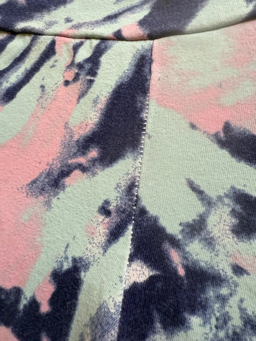 Adidas Originals Women’s Tie Dye Biker Shorts, Medium, Good Condition